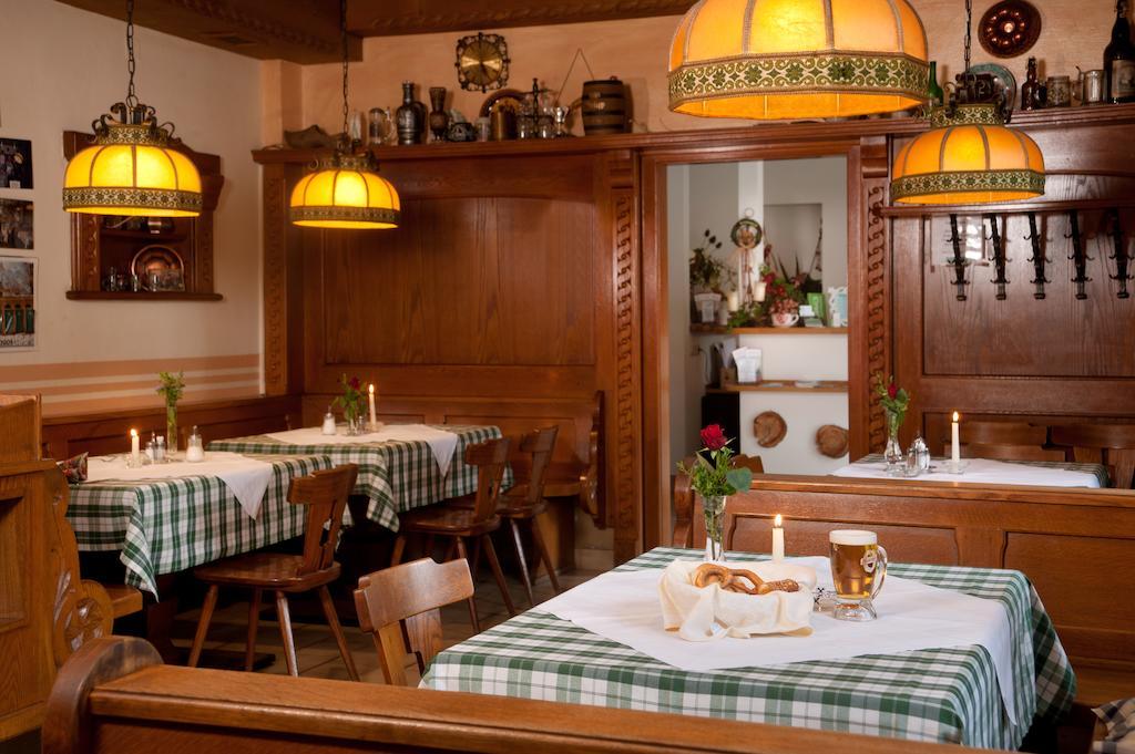 Hubertushof Fromwald Hotel Und Gasthof Bad Fischau Eksteriør billede