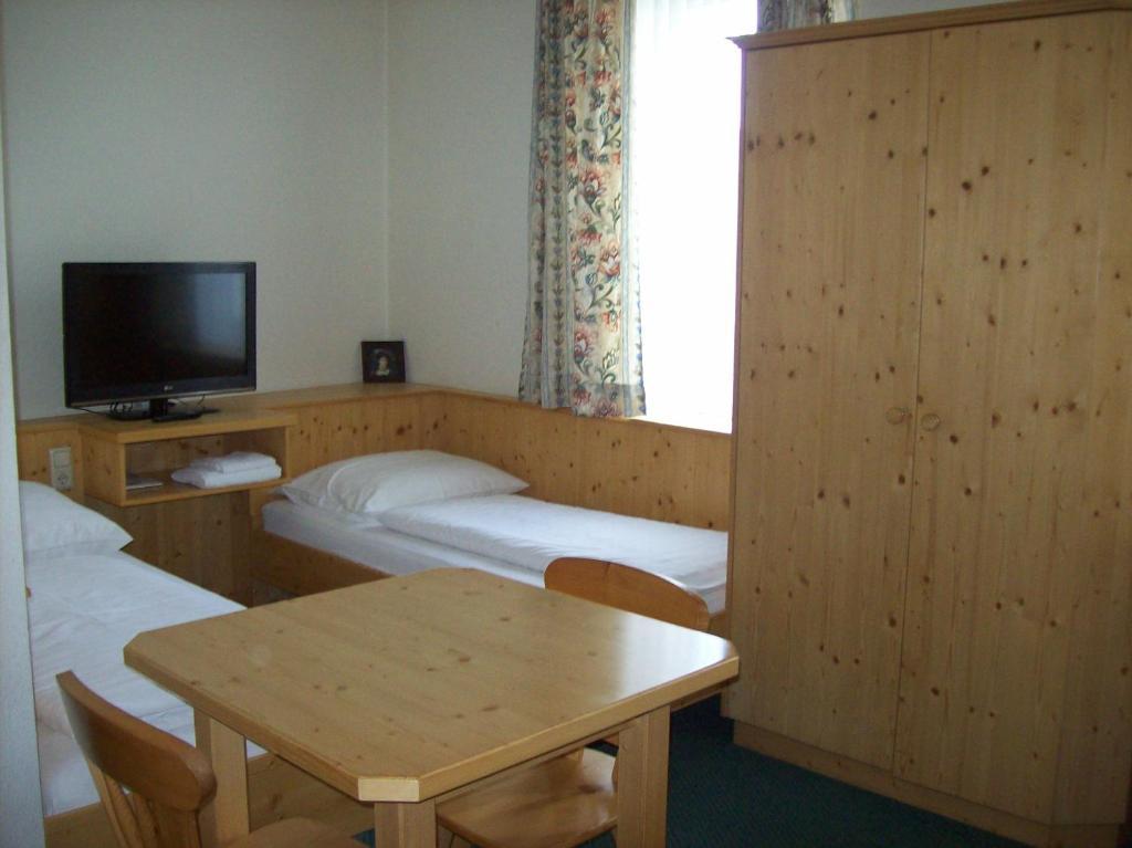 Hubertushof Fromwald Hotel Und Gasthof Bad Fischau Værelse billede