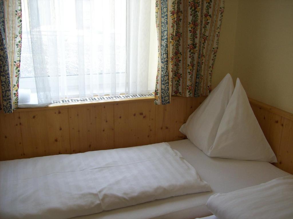 Hubertushof Fromwald Hotel Und Gasthof Bad Fischau Værelse billede