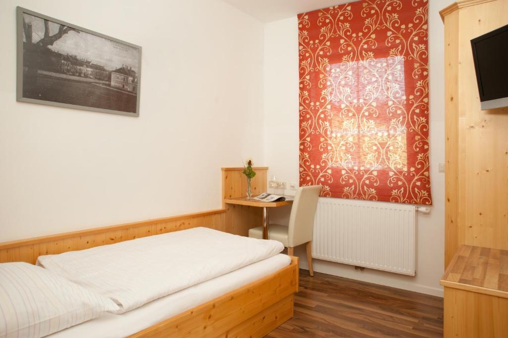 Hubertushof Fromwald Hotel Und Gasthof Bad Fischau Eksteriør billede