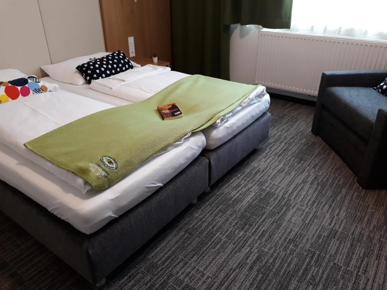 Hubertushof Fromwald Hotel Und Gasthof Bad Fischau Eksteriør billede